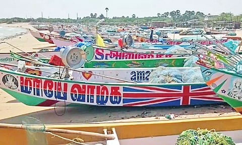 நெல்லை, தூத்துக்குடியில் பெரும்பாலான மீனவர்கள் கடலுக்கு செல்லவில்லை