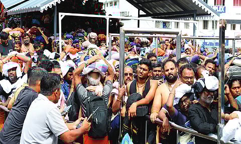 சபரிமலையில் பெண்கள்-முதியவர்கள், மாற்றுத்திறனாளிகள் தரிசனம் செய்ய சிறப்பு வாயில்