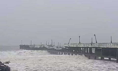 வங்கக்கடலில் மணிக்கு 13 கி.மீ வேகத்தில் நகரும் ஃபெங்கல் புயல்