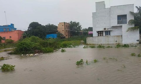 கடலூரில் 5 ஆயிரம் வீடுகளுக்குள் மழைநீர்புகுந்து பொதுமக்கள் அவதி