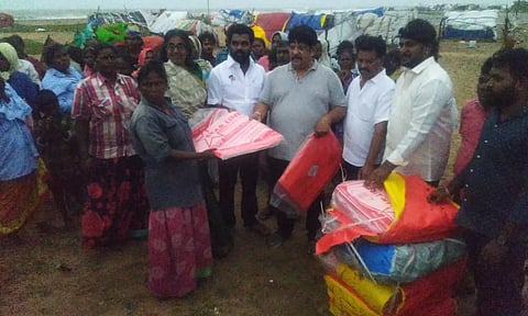 மாமல்லபுரத்தில் `ஃபெஞ்சல்' புயலால் 85 குடில் வீடுகள் சேதம்: எம்.எல்.ஏ நேரில் ஆய்வு