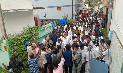 ஊத்தங்கரையில் வெள்ளம் பாதித்த இடங்களில் எடப்பாடி பழனிசாமி ஆய்வு