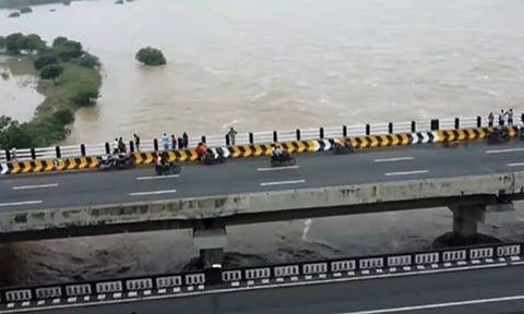 கடலூர்- புதுச்சேரி- சென்னை சாலை போக்குவரத்து சீரானது