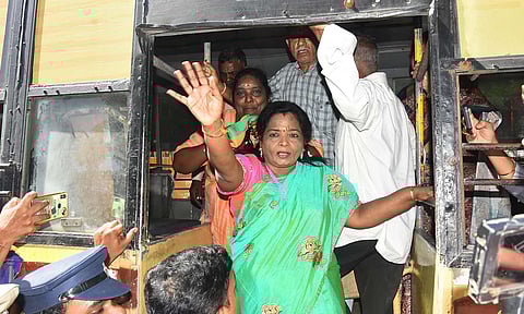 வங்கதேச இந்துக்களுக்கு ஆதரவாக போராட்டம்- தமிழிசை உள்பட இந்து அமைப்பினர் 500 பேர் கைது