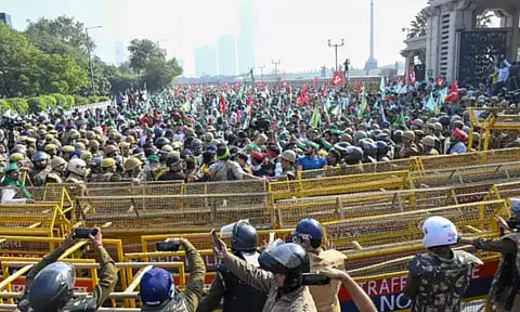 போராடும் விவசாயிகளுக்கு 'மணிப்பூர்' சூழலை ஏற்படுத்தாதீர்கள் - காங்கிரஸ் எச்சரிக்கை