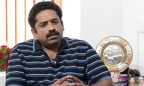 மனைவியை பிரிவதாக அறிவிப்பு.. அதிகாலையில் அதிர்ச்சி அளித்த இயக்குனர் சீனு ராமசாமி..!