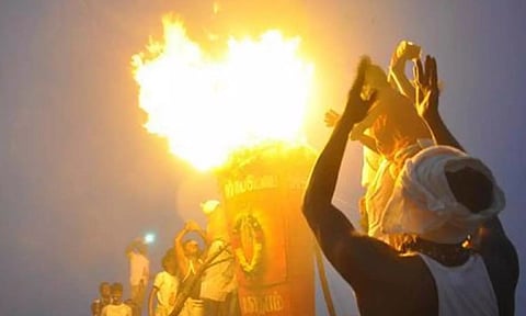 மக்களின் மன இருளை நீக்கும் மகா தீப ஜோதி தரிசனம்!