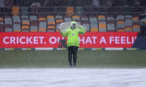 மழையால் பாதித்த முதல் நாள் ஆட்டம்: ரசிகர்களுக்கு திருப்பி அளிக்கப்பட்ட டிக்கெட் பணம்