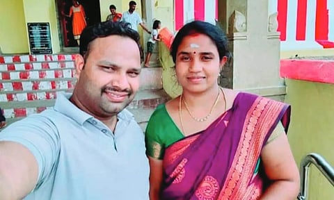 வீடியோ காலில் பேசி கணவன்-மனைவி தற்கொலை: ஆதரவற்று நிற்கும் பெண் குழந்தைகள்