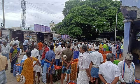 வரத்து அதிகரிப்பால் தக்காளி விலை வீழ்ச்சி: கிலோ ரூ.18-க்கு விற்பனை