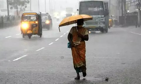 சென்னையில் பல்வேறு பகுதிகளில் தொடர்ந்து பெய்யும் மழை