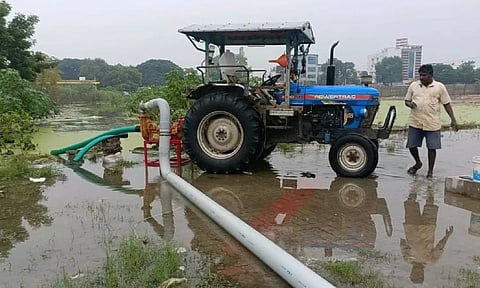 புயல் பாதித்து 2 வாரங்களாகியும் விழுப்புரம் புறநகர் பகுதிகளில் வடியாத வெள்ளம்