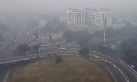 தொடர்ந்து அபாய நிலையில் நீடிக்கும் டெல்லி காற்று மாசு