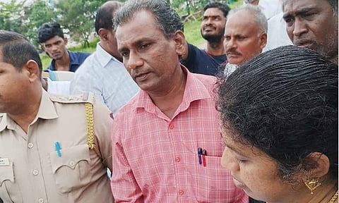 வட்டார வளர்ச்சி அதிகாரியை முற்றுகையிட்டு வாக்குவாதம்