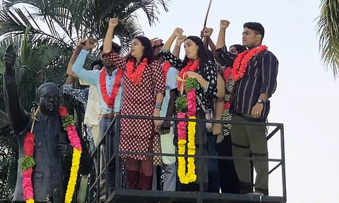 பாண்டிச்சேரி மத்திய பல்கலைக்கழக மாணவர் கவுன்சில் தேர்தலில் SFI கூட்டணி அபார வெற்றி.. ABVP படுதோல்வி