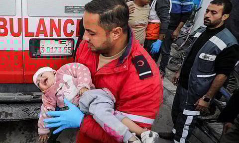 காசாவில் பள்ளிக்கூடம் - மருத்துவமனைகள் மீது இஸ்ரேல் தாக்குதல் - 8 பேர் உயிரிழப்பு