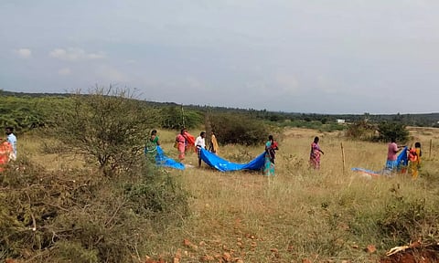 இலவச வீட்டுமனை பட்டா வழங்காததால் அரசு நிலத்தில் குடியேற முயன்ற பொதுமக்கள்