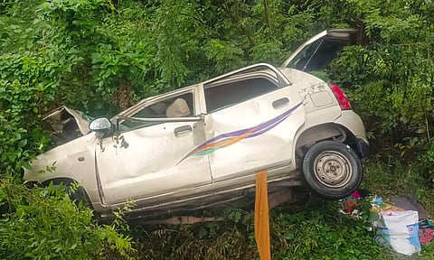 செங்கல்பட்டு அருகே விபத்து- கார்கள் நேருக்கு நேர் மோதி 3 பேர் பலி
