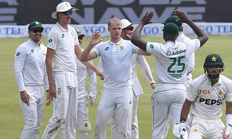 தென் ஆப்பிரிக்காவுக்கு எதிரான முதல் டெஸ்ட்: 211 ரன்னில் பாகிஸ்தான் ஆல் அவுட்