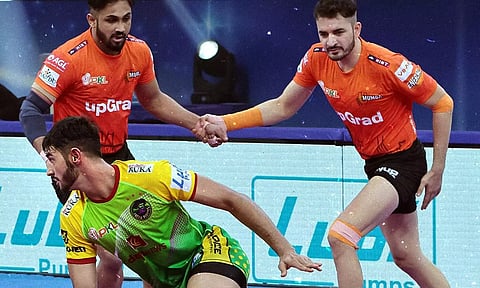 புரோ கபடி லீக்: மும்பையை வீழ்த்தி அரையிறுதிக்கு முன்னேறியது பாட்னா பைரேட்ஸ்