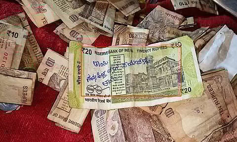 கோவில் உண்டியலில் மாமியார் சீக்கிரம் சாகவேண்டும் என 20 ரூபாய் நோட்டில் கோரிக்கையாக எழுதிபோட்ட மர்ம நபர்