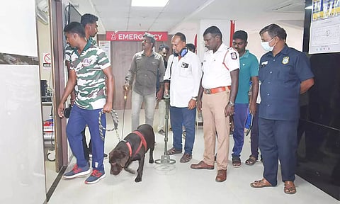 தனியார் மருத்துவமனைக்கு வெடிகுண்டு மிரட்டல் விடுத்த 8-ம் வகுப்பு மாணவன்