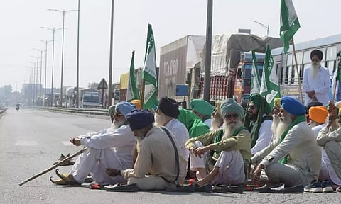 முழு அடைப்பு போராட்டத்துக்கு அழைப்பு: பஞ்சாபில் விவசாயிகள் சாலை மறியல்