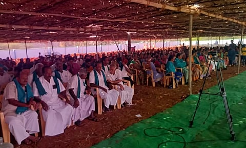 பரமத்தி வேலூர் அருகே 4 கிராம மக்கள் உண்ணாவிரதப் போராட்டம்