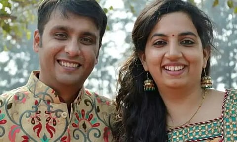 கோர்ட்டில் நடக்கும் விவாகரத்து வழக்கு.. தூக்கில் தொங்கிய தொழிலதிபர் - டெல்லியில் விபரீதம்