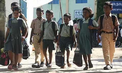 திட்டமிட்டபடி நாளை பள்ளிகள் திறக்கப்படும்- பள்ளி கல்வித்துறை அறிவிப்பு