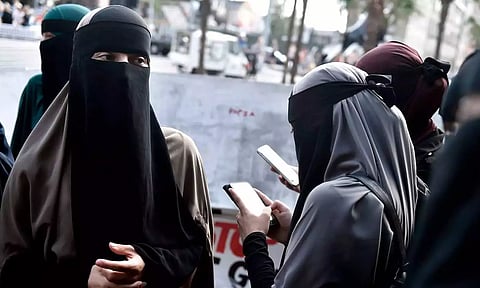 சுவிட்சர்லாந்தில் புர்கா அணிய தடை: அமலுக்கு வந்தது சட்டம்