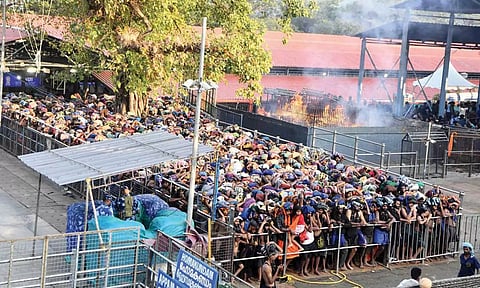 சபரிமலையில் சாமி தரிசனத்துக்கான ஆன்லைன் முன்பதிவு 16-ந்தேதி வரை முடிந்தது