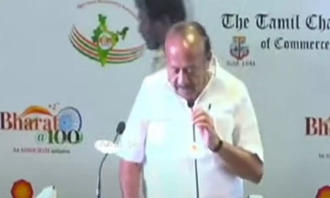 மத்திய அரசின் நிகழ்ச்சியில் உதவியாளரை ஒருமையில் திட்டிய அமைச்சர்