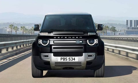 இந்தியாவில் அறிமுகமான 2025 லேண்ட் ரோவர் டிஃபெண்டர் V8 - விலை ரூ. 1.39 கோடி