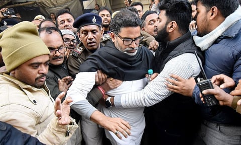 சாகும் வரை உண்ணாவிரதம் இருந்த பிரசாந்த் கிஷோர் ஐ.சி.யுவில் அனுமதி