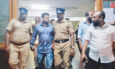 முதலமைச்சர் மகள் குறித்து முகநூலில் விமர்சனம்: நாம் தமிழர் கட்சி பிரமுகர் கைது