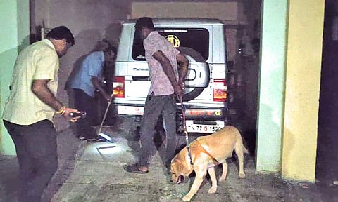 பொங்கல் தொகுப்பில் ரூ.1000 தரவில்லை- ஆத்திரத்தில் கலெக்டர் அலுவலகத்திற்கு வெடிகுண்டு மிரட்டல் விடுத்த நபர்