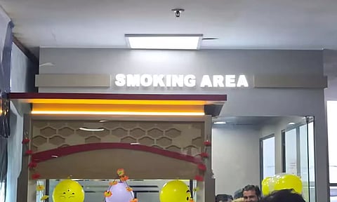 ஸ்ரீநகர் விமான நிலையத்தில் "Smoking Area" - கொந்தளித்த நெட்டிசன்கள்