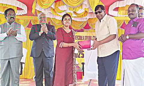 இருக்கிறவங்ககிட்ட வாங்கிக்கோங்க... ஏழைகளுக்கு வரியை பார்த்து போடுங்கள்- வடிவேலு