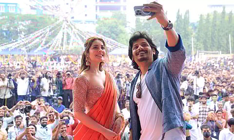 தமிழ் திரையுலகில் புதிய வரலாற்றைப் படைக்கும் வகையில், ப்ரோமோஷன் செய்த "அகத்தியா" படக்குழு