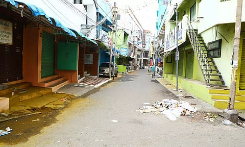 வெறிச்சோடி காணப்பட்ட காதர்பேட்டை பனியன் பஜார்