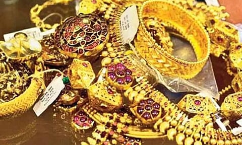 பொள்ளாச்சியில் டாக்டர் வீட்டில் 136 பவுன் நகை- ரூ.3 லட்சம் பணம் கொள்ளை