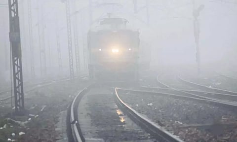 கடும் பனி மூட்டம்: ரெயில் சேவையில் பாதிப்பு - இந்திய ரெயில்வே அறிவிப்பு