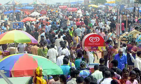 இன்று காணும் பொங்கல் கொண்டாட்டம்- மெரினாவில் லட்சக்கணக்கான பொதுமக்கள் திரண்டனர்