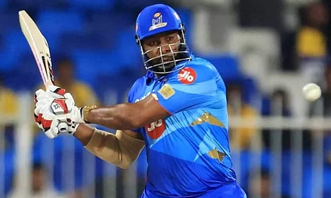 டி20 கிரிக்கெட்டில் 900 சிக்சர்கள்.. 2-வது வீரராக சாதனை படைத்த பொல்லார்ட்