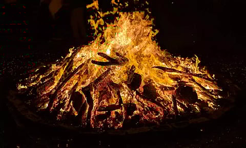 உத்தரகாண்டில் குளிரூக்காக மூட்டிய தீ- புகையால் மூச்சுத்திணறி உயிரிழந்த தம்பதி