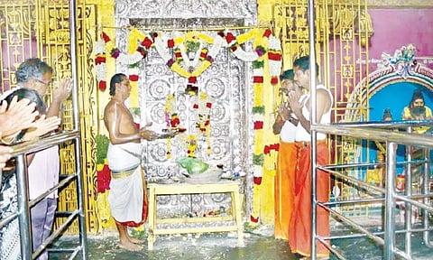 ஆண்டுக்கு ஒரு நாள் பகலில் மட்டும் திறக்கப்படும் `சிவன் கோவில்'