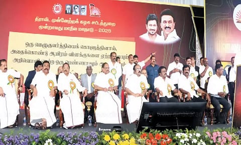 தமிழர்களிடம் ஆளுநர் ரவி மன்னிப்புக் கேட்க வேண்டும்- திமுக சட்டத்துறையின் 3வது மாநில மாநாட்டில் தீர்மானம்