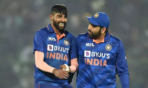 இன்னிங்சில் பந்து பழையதாகும்போது சிராஜின் பந்துவீச்சு எடுபடவில்லை.. ரோகித் ஓபன் டாக்