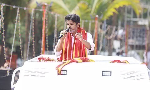 நீர் நிலைகளை அழித்து சென்னையை வெள்ளக்காடாக்கும் திட்டத்தை மத்திய, மாநில அரசுகள் கைவிட வேண்டும்- விஜய்